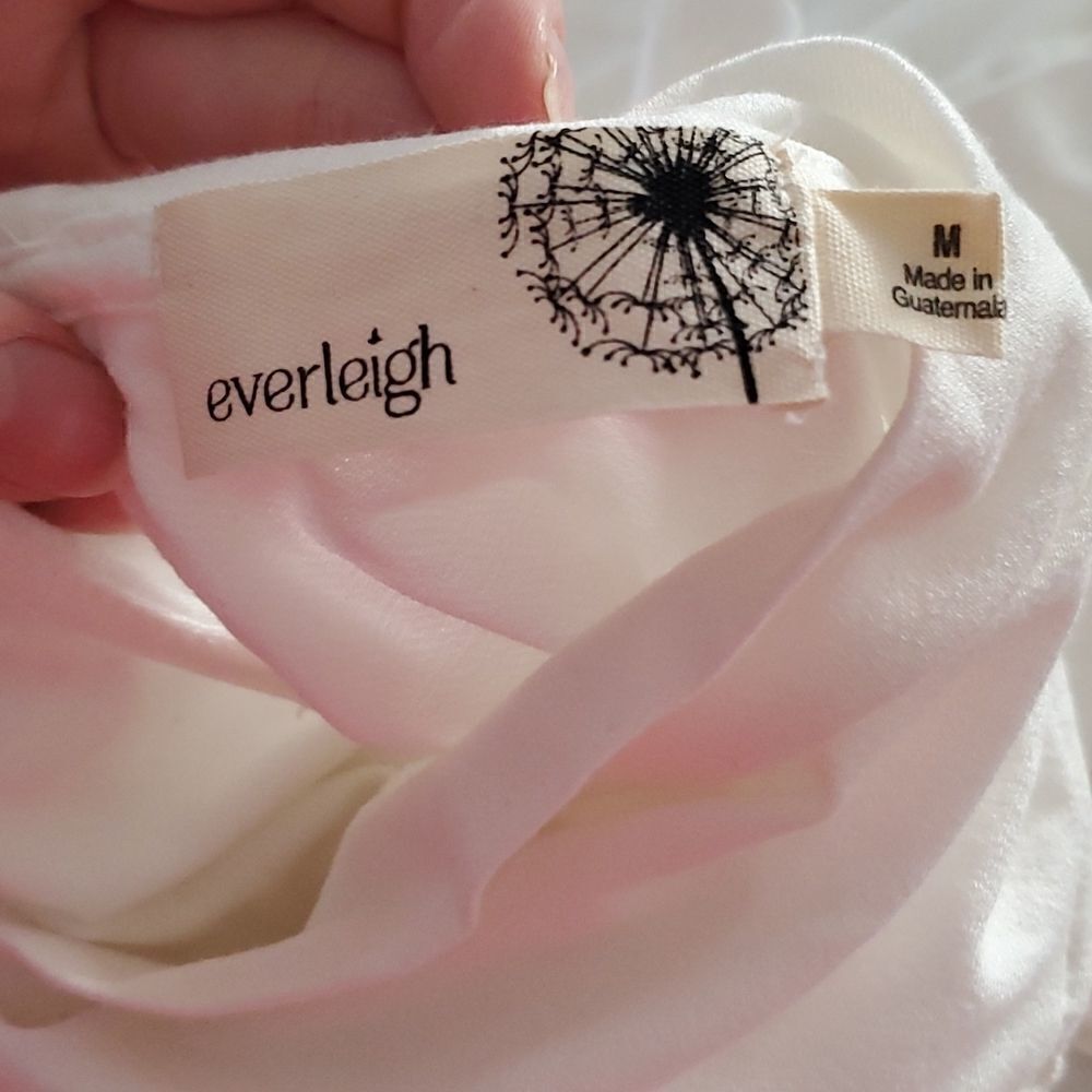 Everleigh Ladies Sz M Ivory Crochet Detail High Neck Sleeveless Blouse - Picture 6 of 8